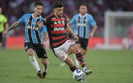 Arrascaeta em Flamengo x Grêmio (Foto: Thiago Ribeiro/AGIF)