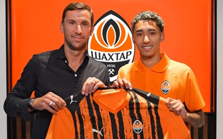 Anúncio oficial de Isaque no Shakhtar Donetsk (Foto: Reprodução/X)
