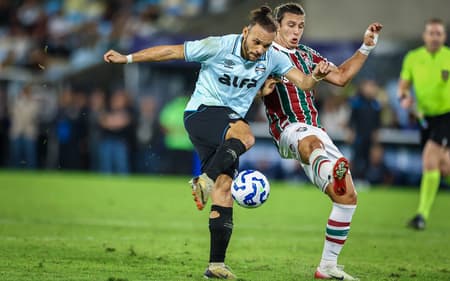 Braithwaite finaliza na derrota do Grêmio para o Fluminense. (Foto: Lucas Uebel/Grêmio FBPA)