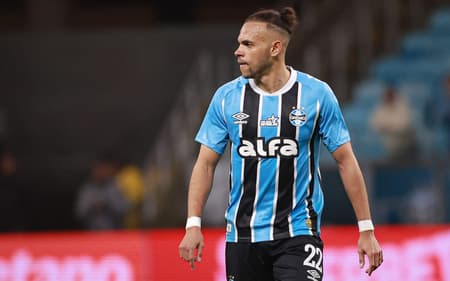 Braithwaite durante o empate do Grêmio com o Ceará. (Foto: Maxi Franzoi/AGIF)