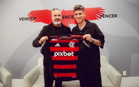 Carrascal apresentado no Flamengo (Foto: Adriano Fontes / CRF)
