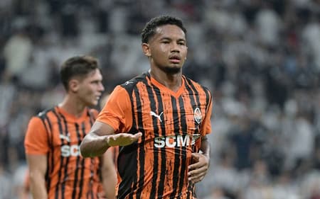 Eguinaldo comemora gol marcado pelo Shakhtar Donetsk sobre o Besitkas, na Europa League