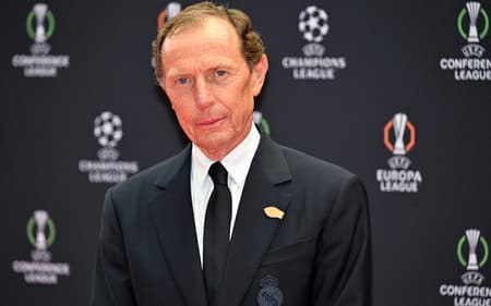Emilio Butragueño na sede do sorteio da Champions League como representante do Real Madrid