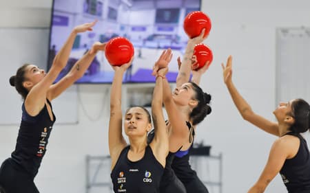 Seleção Brasileira de ginástica rítmica em treino no Rio de Janeiro (Foto: Wallace Teixeira / Lance!)