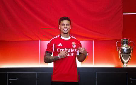 Richard Ríos, ex-Palmeiras, em sua apresentação no Benfica (Foto: Reprodução/X/Benfica)
