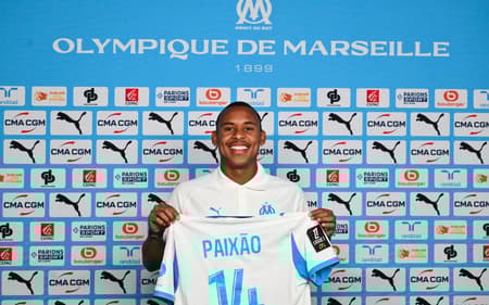 Igor Paixão durante apresentação pelo Olympique Marseille
