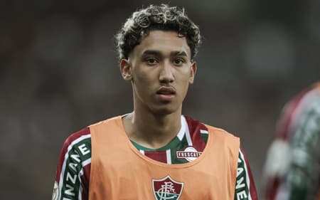 Isaque durante aquecimento no jogo entre Fluminense e Cuiabá