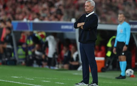 José Mourinho durante o jogo entre Fenerbahce e Benfica