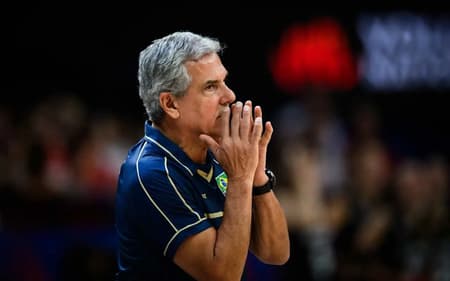 Zé Roberto comanda renovação da Seleção Brasileira
