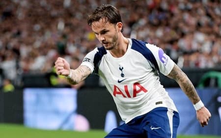 James Maddison em ação pelo Tottenham em amistoso de pré-temporada (Foto: Reprodução/Tottenham)