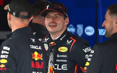 Max Verstappen nos preparativos para os treinos do GP do Canadá (foto: Minas Panagiotakis / GETTY IMAGES NORTH AMERICA / Getty Images via AFP)