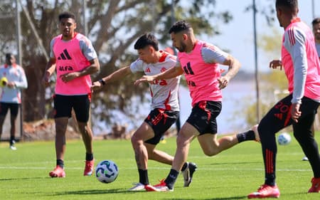 Alan Rodríguez e Bruno Henrique em treino do Internacional