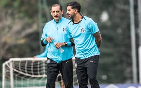 Ramón Díaz e Emiliano Díaz em treino do Olimpia