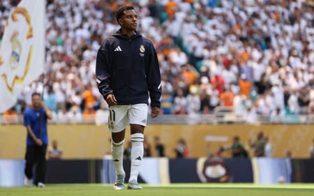 Rodrygo durante aquecimento do Real Madrid na estreia do Mundial de Clubes