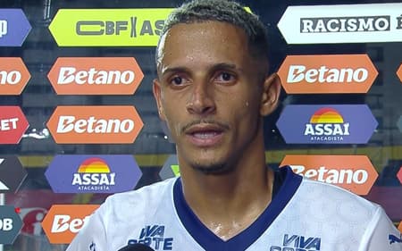 Luciano Juba em entrevista na Ilha do Retiro (Foto: reprodução / Premiere)
