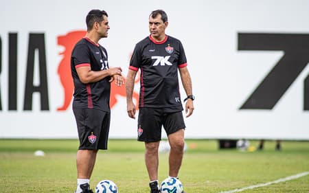 Fábio Carille comanda treino do Vitória (Foto: Victor Ferreira / EC Vitória)