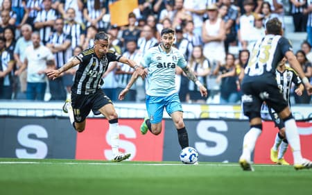 Villasanti se lesionou na vitória do Grêmio sobre o Atlético-MG. (Foto: Lucas Uebel/Grêmio FBPA)