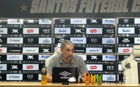 Vojvoda estreia no comando do Santos com empate diante do Fluminense. (Foto: Rollheiser foi um dos destaques do time do Santos no duelo contra o Fluminense. (Foto: Jota Erre/AGIF)