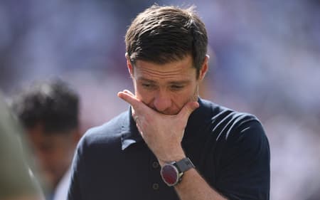 Xabi Alonso reage durante dura derrota do Real Madrid para o PSG no Mundial de Clubes