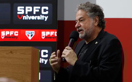 Presidente do São Paulo Julio Casares em coletiva no MorumBis