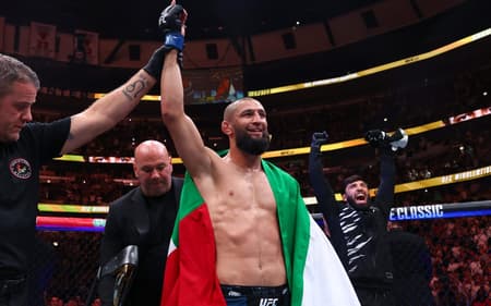 Chimaev após vitória sobre Du Plessis no UFC 319 (Foto: Divulgação/UFC)