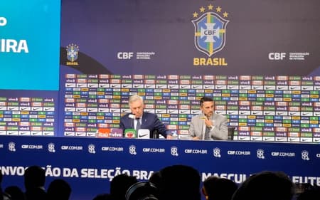Carlo Ancelotti e Rodrigo Caetano, durante convocação da Seleção Brasileira