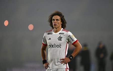 Flamengo de David Luiz foi recebido com protestos no Rio de Janeiro (Foto: Eitan ABRAMOVICH / AFP)