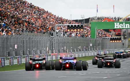 Pilotos da F1 em treino livre do GP da Holanda (Foto: NICOLAS TUCAT / AFP)
