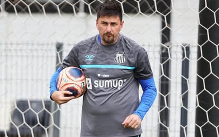 Fabricio de Paula atuou como preparador de goleiras do Santos. (Foto: Pedro Ernesto Guerra Azevedo/Santos FC)