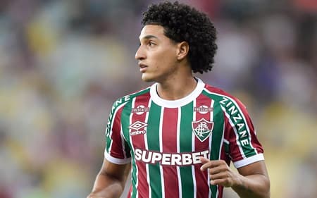 Fuentes deixou o departamento médico e está perto de voltar a jogar pelo Fluminense