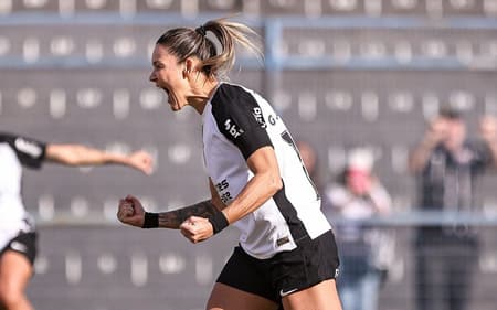 Gabi Zanotti comemora gol do Corinthians contra o Cruzeiro no Brasileirão feminino. (Foto: Rebeca Reis/ Staff Images Woman/ CBF)