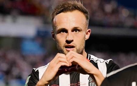 O Grimsby Town eliminou o Manchester United da Copa da Liga Inglesa (Foto: Divulgação/Grimsby Town)
