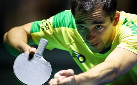 Detalhe do saque de Hugo Calderano na vitória nas oitavas de final em Foz (Foto: Abelardo Mendes Jr/ CalderanoTM)