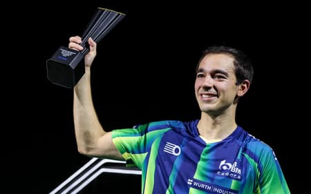 Hugo Calderano e seu décimo troféu de simples da carreira, conqusitado em Foz do Iguaçu (Foto: Abelardo Mendes Jr/ CalderanoTM)