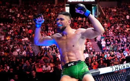 Brasileiro Johnny Walker comemora a vitória no UFC Charlotte. (Foto Jeff Bottari/Zuffa LLC)