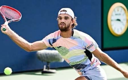 O tcheco Tomas Machac na vitória na estreia do US Open (Reprodução)
