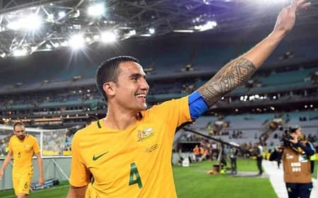 Olha o Tim Cahill, veterano australiano, que comemora a vaga na repescagem. Que venha Honduras!