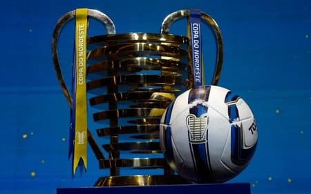 Troféu da Copa do Nordeste (Foto: Gilvan de Souza/Divulgação)