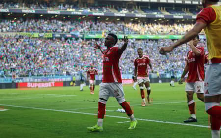 Internacional, de Carbonero, venceu o Gre-Nal do jogo de ida das finais do Gauchão