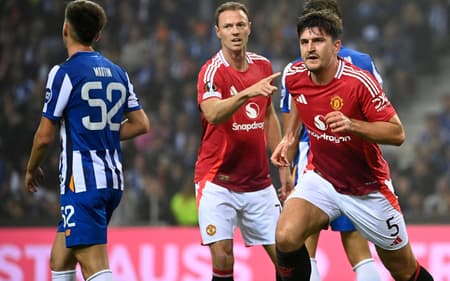 Maguire comemora gol decisivo contra o Porto (Foto: Miguel Riopa/AFP)
