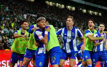 Comemoração de William Gomes na vitória do Porto sobre o Sporting, pelo Campeonato Português (Foto: Divulgação/Porto)