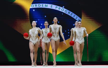 Brasil pronto para o Mundial de Ginástica Rítimica (Foto: Reprodução Instagram ju.kurunczi)
