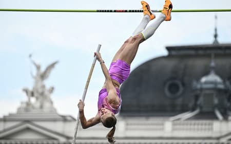 Tina Sutej em ação na Diamond League 2025 (Foto: Fabrice COFFRINI / AFP)