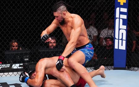 Walker ganhou bônus no UFC Xangai (Foto: Reprodução Instagram UFC Español)