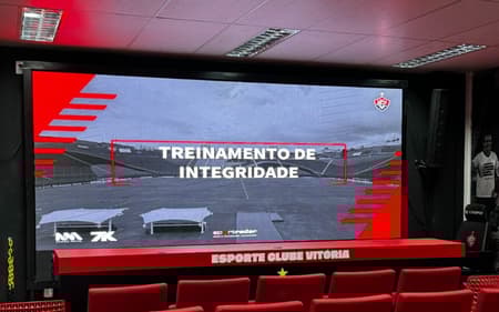 Sala utilizada no treinamento de atletas e comissão técnica do Vitória (Foto: Victor Ferreira / EC Vitória)