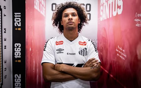 Willian Arão jogou apenas minutos com a camisa do Santos e já é desfalque por nove partidas. (Foto: Raul Baretta/ Santos FC)