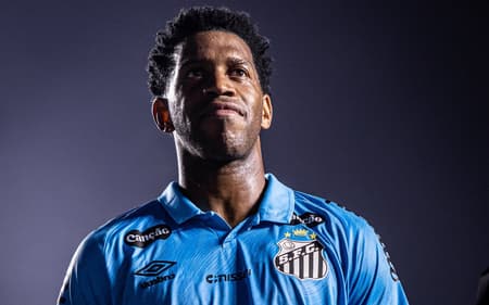 Gil se aposentou do futebol (Foto: Raul Baretta/ Santos FC)