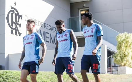 Carrascal, Emerson Royal e Plata em treino do Flamengo (Gilvan de Souza/Flamengo)