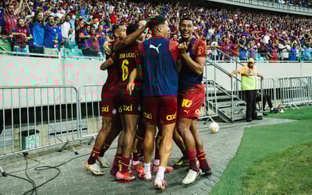 Jogadores do Bahia comemoram classificação contra o Ceará, na Fonte Nova (Foto: Letícia Martins/EC Bahia)