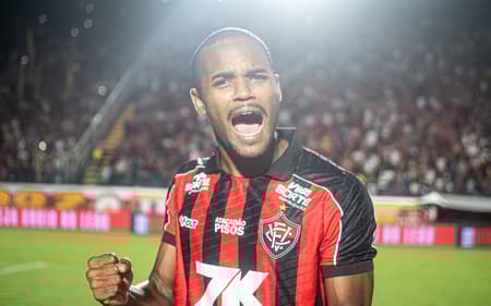 O lateral Paulo Roberto estreou pelo profissional contra o Atlético-MG (Foto: Victor Ferreira / EC Vitória)
